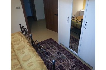 Italia Privát Bari, Exteriorul